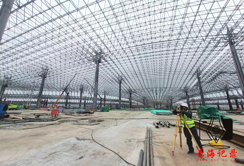 西宁机场三期扩建工程新建T3航站楼 钢结构工程全面封顶