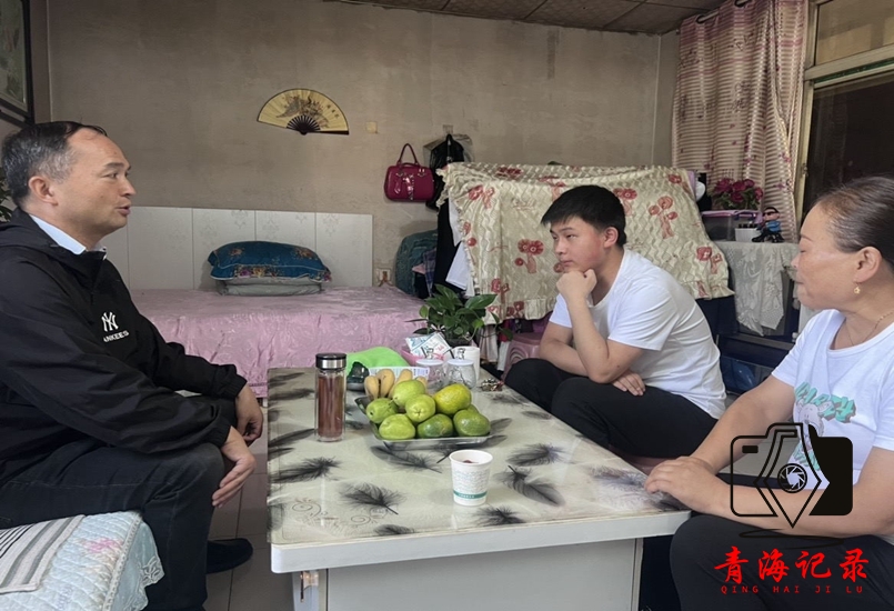 西宁市青藏铁路花园学校 走进家庭 携手育人
