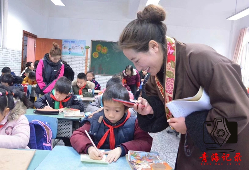 最美教师产米：兢兢业业 全心全意教书育人