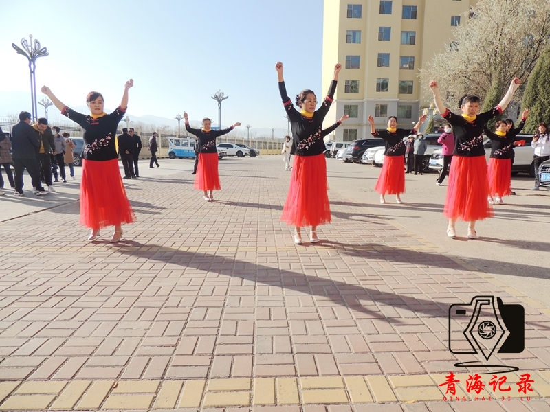 全民健身动起来 幸福西宁更精彩—— 西宁市城中区总寨镇金十字社区居民运动会