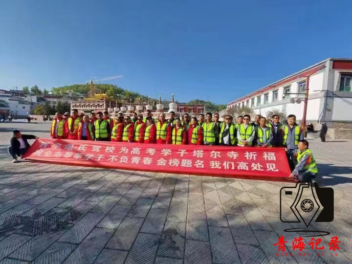 西宁温氏驾校为考生祈福!报名可领取祈福手串和小黄鸭拉杆箱一个