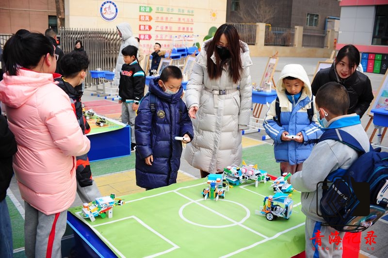 智启新程,创领未来——五四小学2025年春季开学典礼引领科技教育新风潮