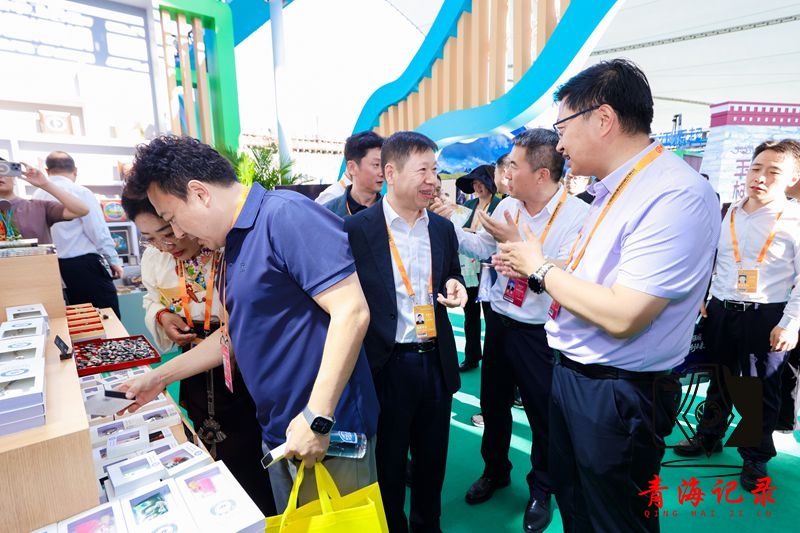 抢滩华南 问鼎东盟  ——治多县“玉树牦牛”绿色有机农畜产品南宁体验店签约落地